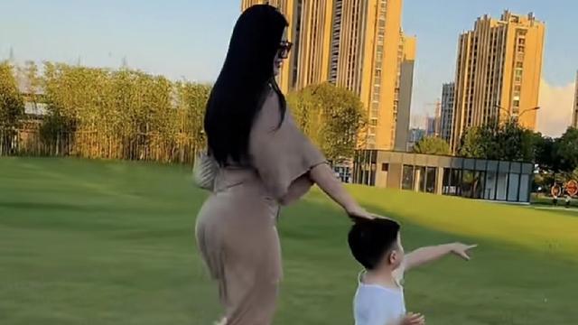 乡村五妹妹：我老公年收入50万以上，具体