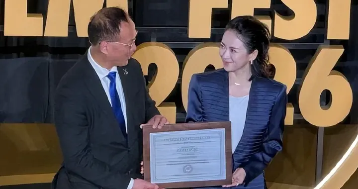 时隔 1 个月，章子怡再次官宣新身份，给内娱所有离婚女星上了一课