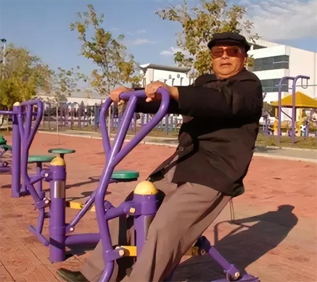 78岁大爷血脂从7.3到1.3，分享：降血脂不是多运动，而是这3件事