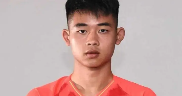 他回家了！带着亚冠荣耀，带着省超冠军气场，回归助力足校冲乙！