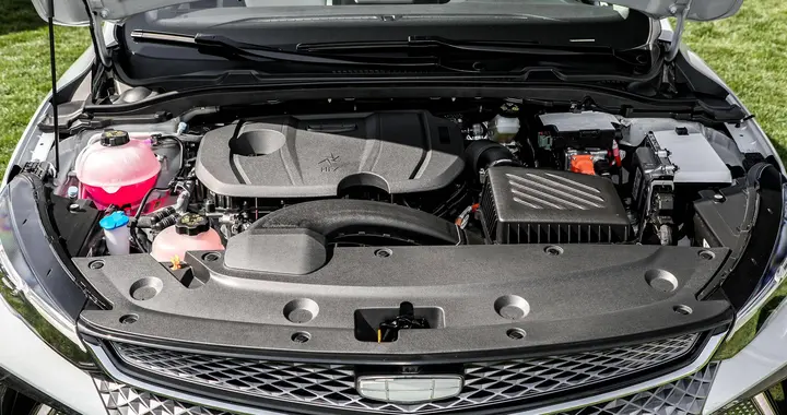 不同品牌机油的选择与使用：可以互换和混加吗？