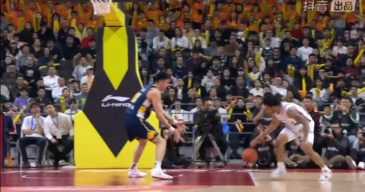 廖三宁超神送绝杀，徐杰依旧低迷，广东98:99北控，遭遇两连败！