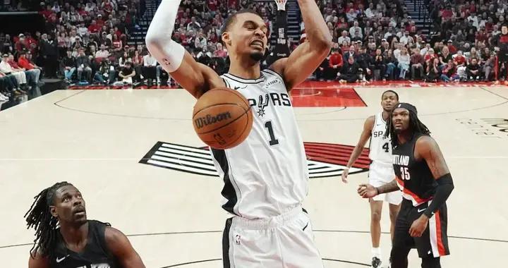 半场落后19分？文班亚马7帽封神，马刺这逆转太吓人了！