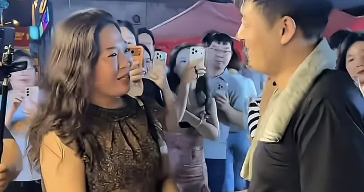 明知道不是张雪峰，网友仍不远千里赶过来握手致谢