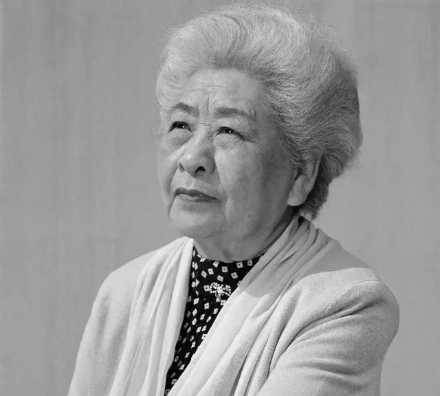 哀痛！她昨日去世，享年81岁，祖籍湖北
