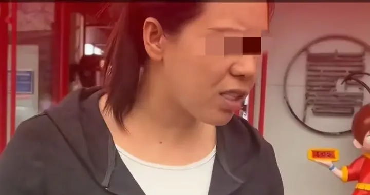 店主怒砸600套餐具后续！狗主人道歉，损失近万元，监控还原真相