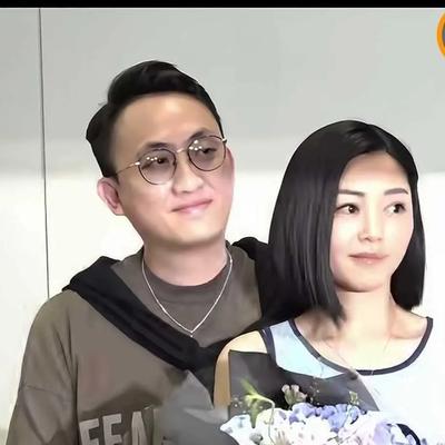 彩虹吃瓜娱乐：这是卫诗雅老公，满脸心疼地