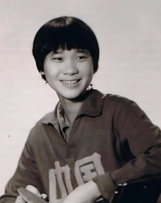 中国“女乒一姐”：烟酒不离身收获59块金牌，二婚被老公宠成公主