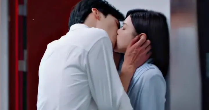 离婚另有隐情？陈妍希周柯宇剧中激情热吻，没给陈晓留一丝"体面"