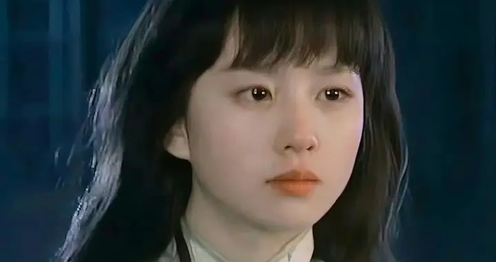 刘诗诗｜17岁的齐刘海​，嫩的能掐出水