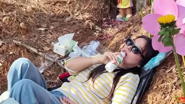 文史小将军：清明节前后，一位母亲独自开车