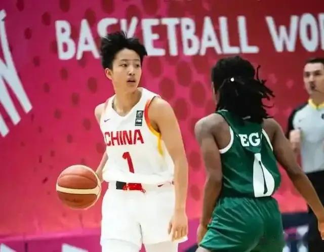 女篮小将冉珂嘉横空出世，有望解决中国女篮的控卫危机