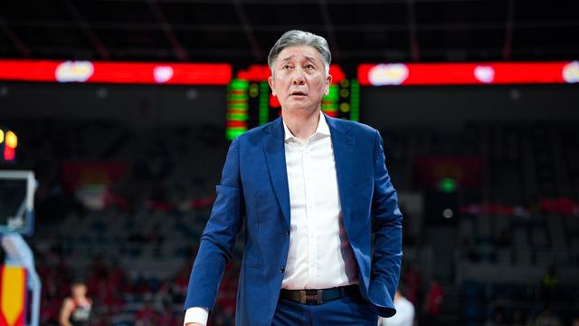 邱哥爱跑步：深圳12连胜了！赛季初外教凯