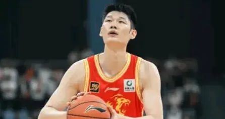 看看国家队球员这次俱乐部杯的表现，8人有出场记录，一后卫拉胯