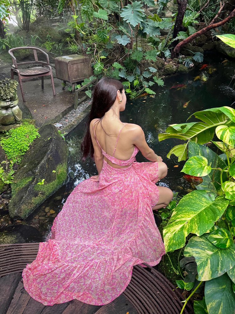 海边度假超好看精致法式吊带碎花连衣裙