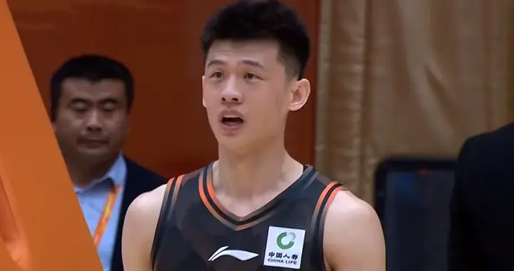 山东男篮新赛季开门黑，进攻如同便秘，邱彪和班顿难辞其咎