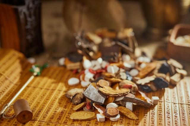 中药著名配伍：肉桂配黄连则稳，半夏配陈皮则顺，黄芪配党参则固