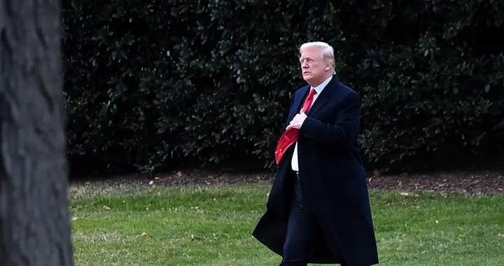 美军高调出手，伊朗突然另寻出路，特朗普态度微妙，局势走向难料