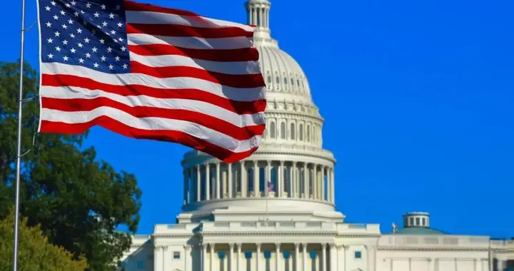 美国疯了！对华加税100%？中方亮出7万亿美元，直接硬刚美方挑衅