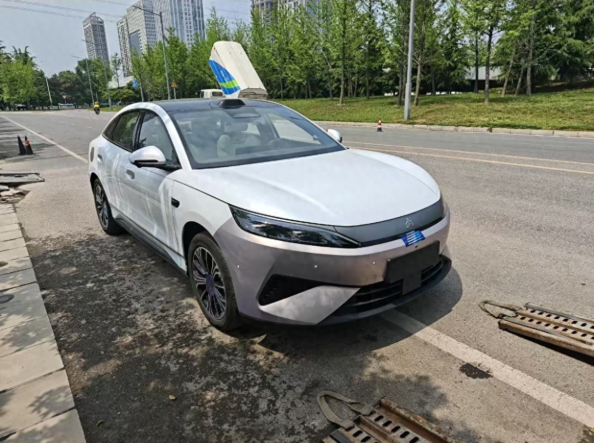 比亚迪全新中型车！秦MAX实车亮相，800V平台+闪充，又要火了？