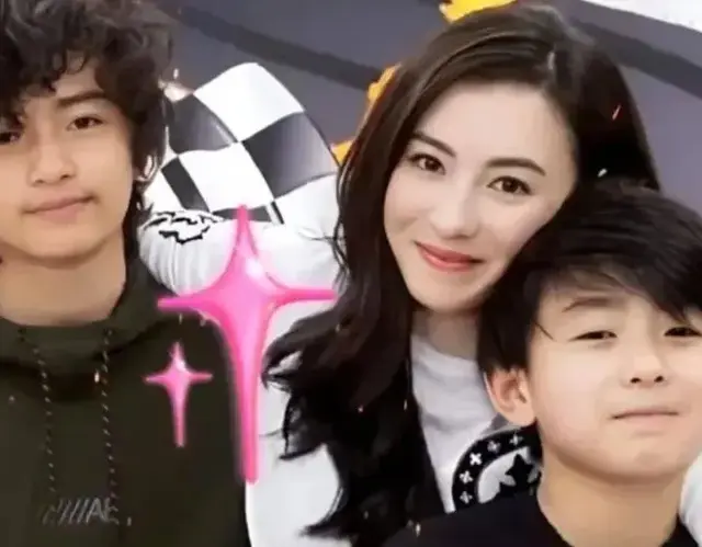 张柏芝三子近照曝光：18岁长子神似谢霆锋，6岁幼子身高惊人