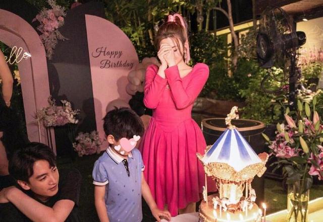 陈妍希庆生现场照曝光，浪漫如婚礼，陈晓为儿子整理衣服尽显父爱