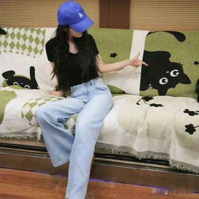 不平凡娱乐：杨幂的头发都快长到肚脐眼啦