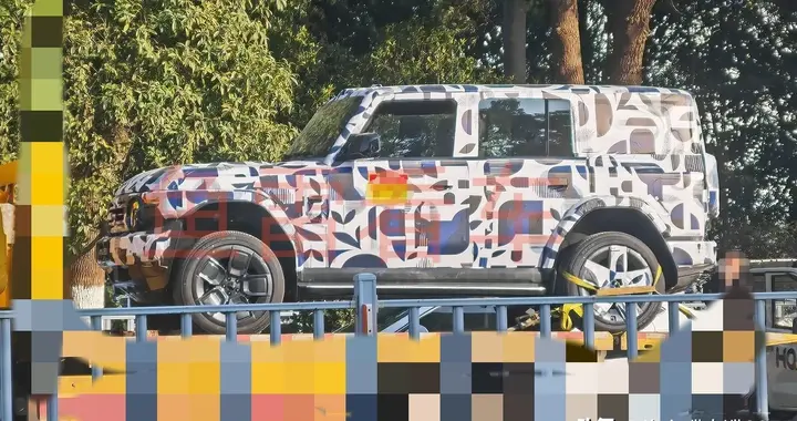 iCar v25完整路试车首次曝光，不仔细看还以为是v23改款！