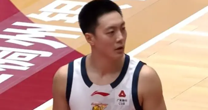 广东两连败跌出前四！杜锋三大用人疑问引发全网争议