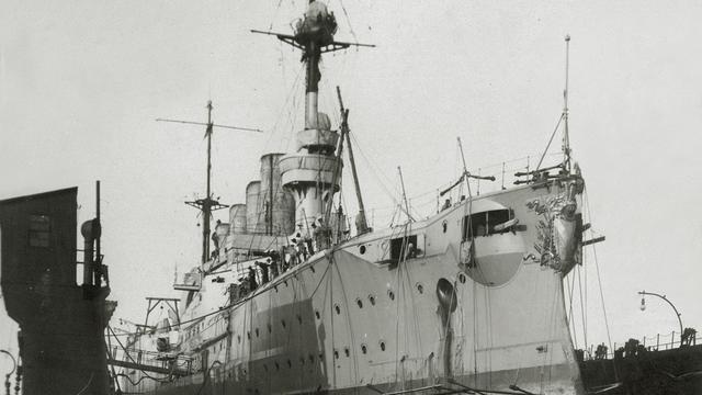 代号深蓝：在青岛干船坞中的沙恩霍斯特号装