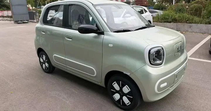 国产又一买菜代步小车，车长3350mm，5门4座，续航222/328km