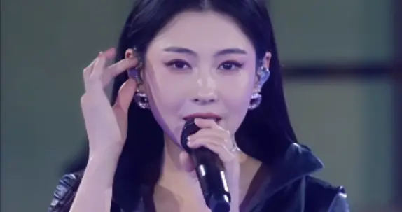 丢人现眼！一场演唱会，把张柏芝的体面撕碎 再婚富豪传闻真相大白