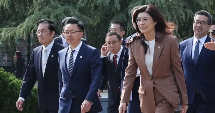 台军购案全票通过！郑丽文惨遭党内“架空”，台湾风向彻底变了？