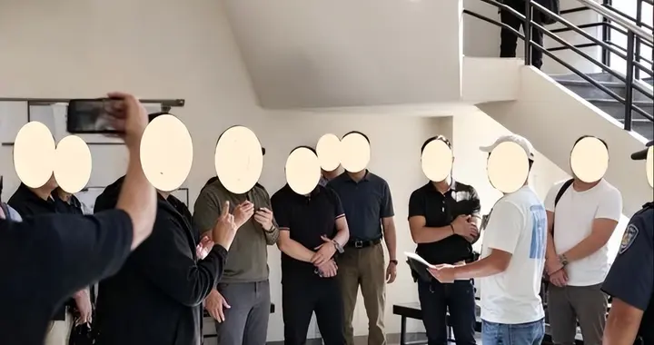 14名前海军陆战队员被拘！他们假扮清洁工，向马科斯输送大量现金
