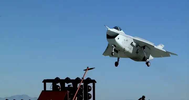 美专家警告美国，看完歼36歼50，美军靠波音造F47，是一个大错误