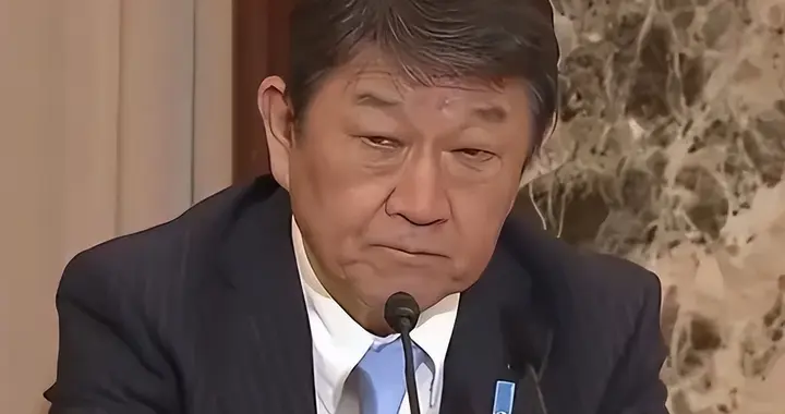 被中国当场回怼后，日本外相赶紧大喊冷静，冲之鸟礁一字都不敢提