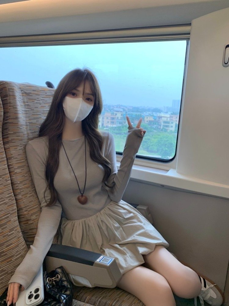 早秋灰色打底连衣裙女初秋装