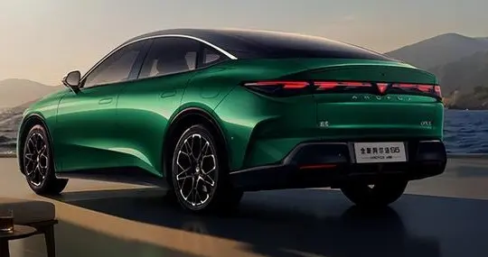 全新极狐阿尔法S5开启预售，补贴价11.28万起，值不值得买？