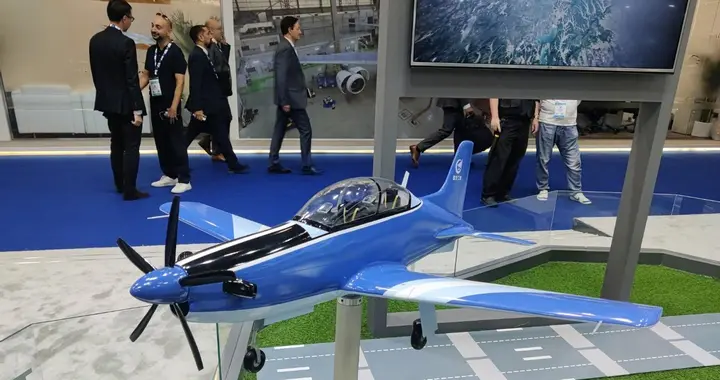 万年青的初教-6，终于要“退休”了！新国产涡桨教练机突然亮相