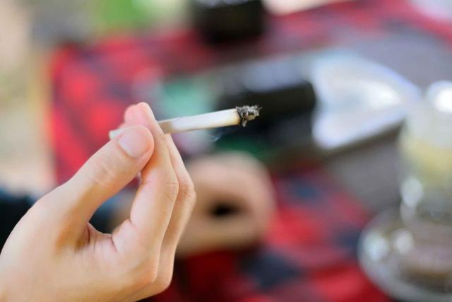 男性一天可以吸多少支烟呢？医生：若控制在“这个数”，还算不错