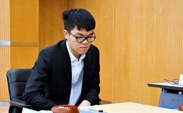 亚运选拔赛柯洁4胜5负压哨出线 网友：能参赛就不要给大伙丢人了