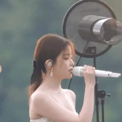 顾青璃：现在的歌手在穿着打扮方面比演员还