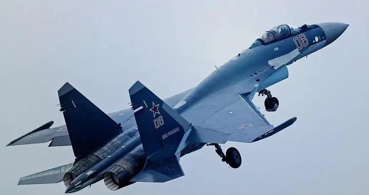 取消鸭翼、矢量拉满！苏-35BM为何被称为侧卫巅峰