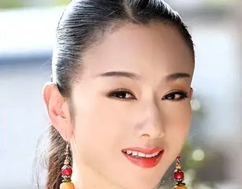 舞魂不灭，情路波折：杨丽萍的传奇人生