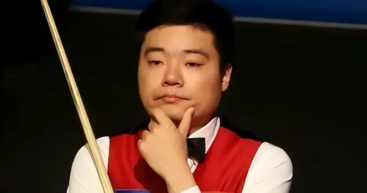 吴宜泽夺冠后，幕后的丁俊晖一句话火出圈，他的含金量老球迷才懂