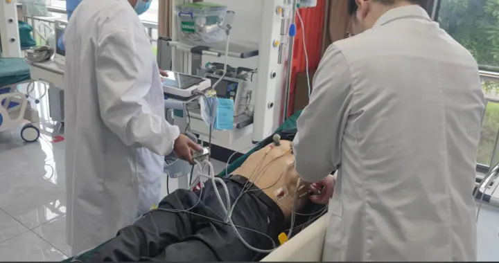 一家人吃饭，丈夫当晚吐血身亡！医生痛心：一定小心这道菜