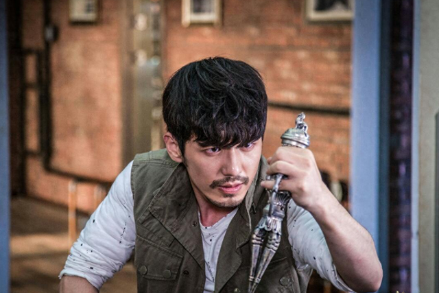 父亲亿万身家，母亲是著名演员而他却跑龙套14年，33岁终成实力派