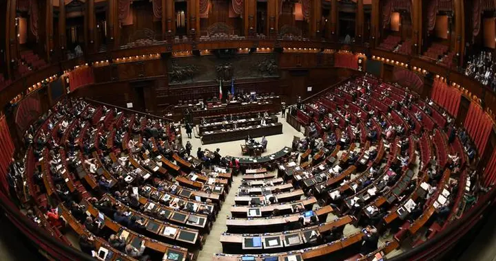 美众议院通过装逼法案，威胁把中国踢出全球金融体系