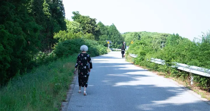 退休后的独居老人，为什么愿意一个人生活，听听过来人的想法