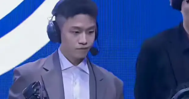 厂长回归首秀，EDG爆冷0:2输给WE